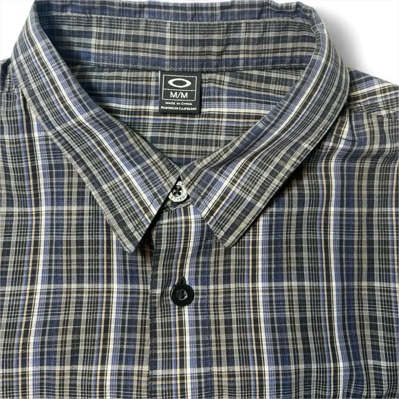 Oakley Plaid Button Up Shirt Mens Medium Short‎ Sleeve Logo - Picture 3 of 7